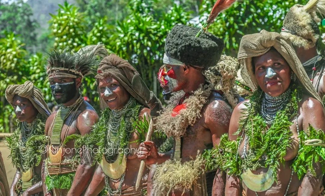 Sing-sing performers in leaf and feather bilas